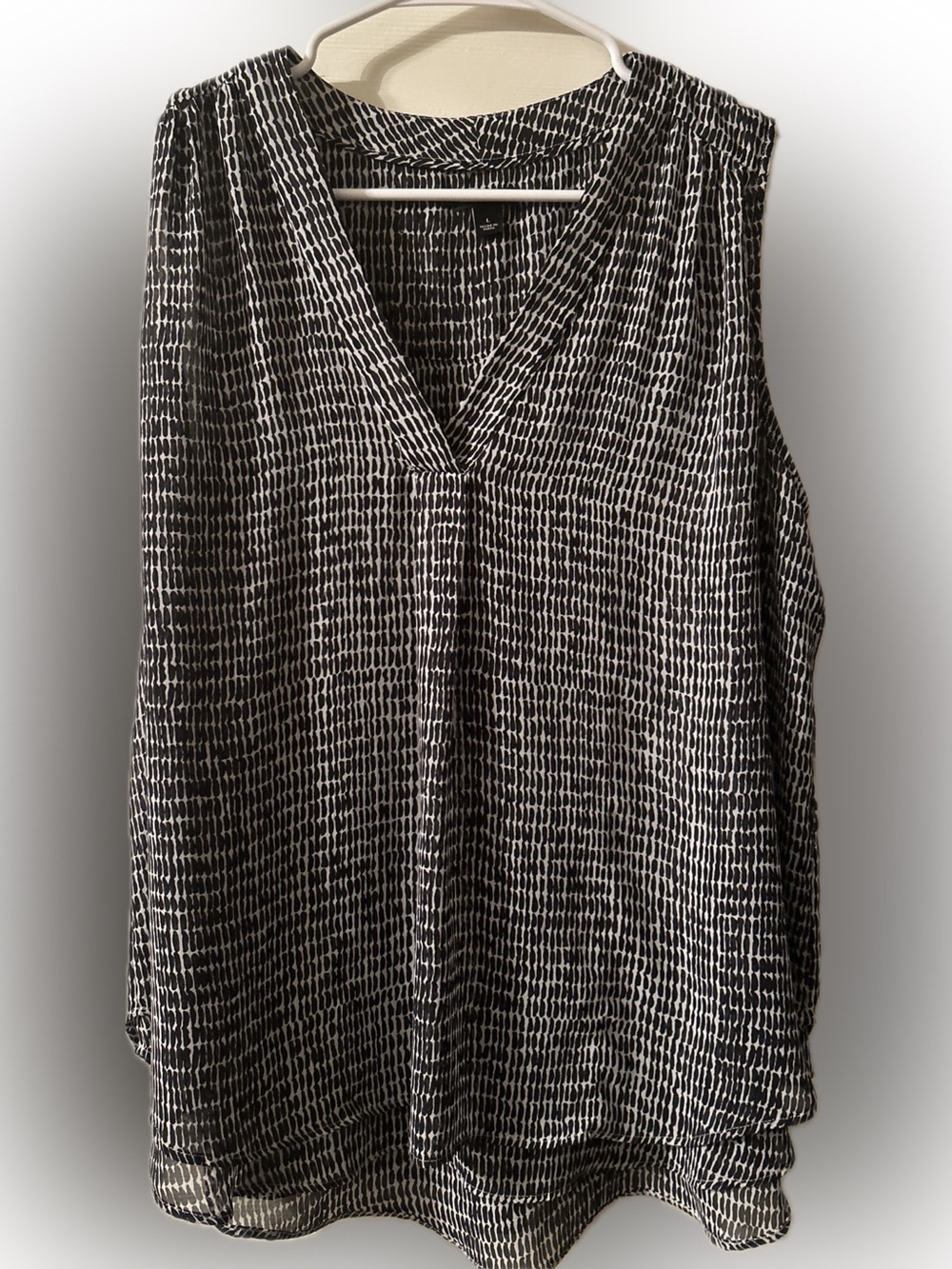 And Taylor size large double layer Sleeveless Black & White V-Neck Women's Top